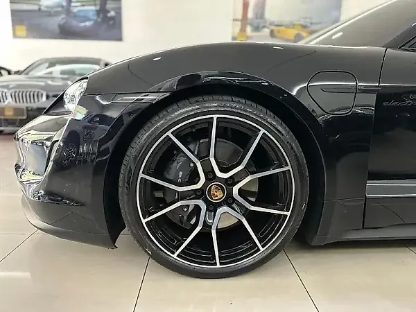 Porsche Taycan - Imagem 7