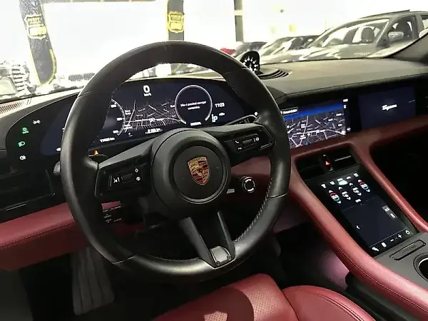 Porsche Taycan - Imagem 14