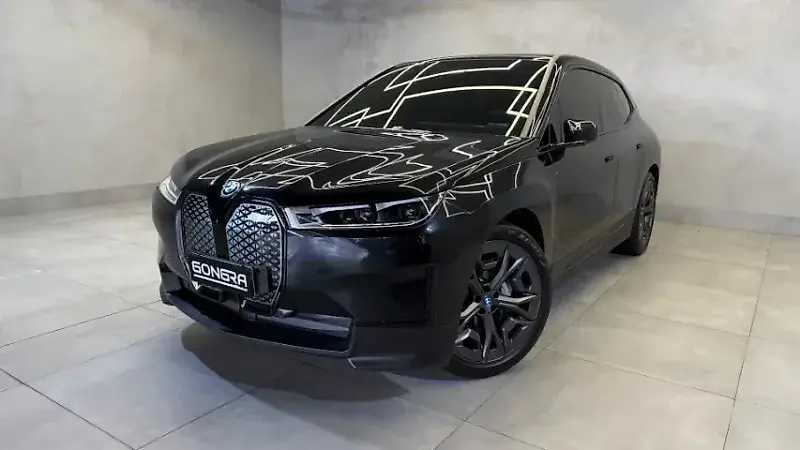 BMW Ix - Imagem 1