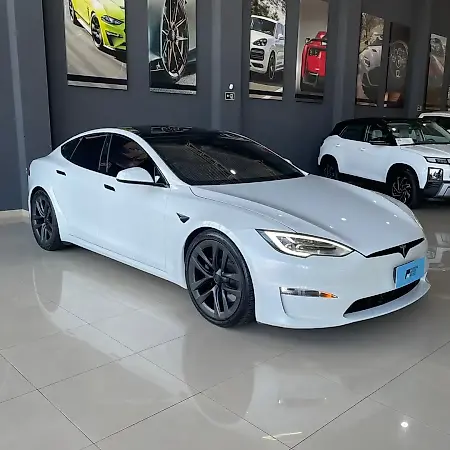 Tesla Model S - Imagem 1