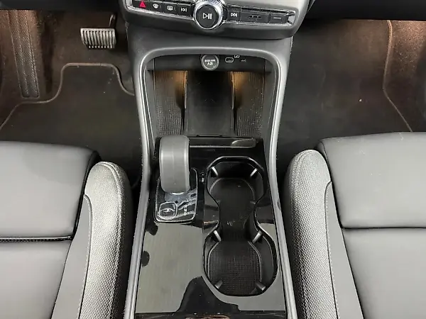 Volvo EX40 - Imagem 11