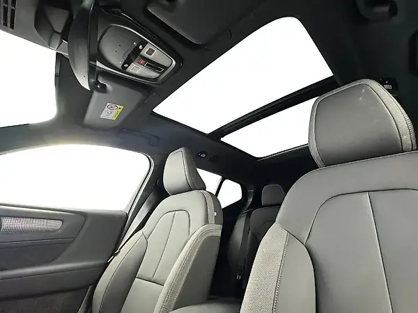 Volvo EX40 - Imagem 12