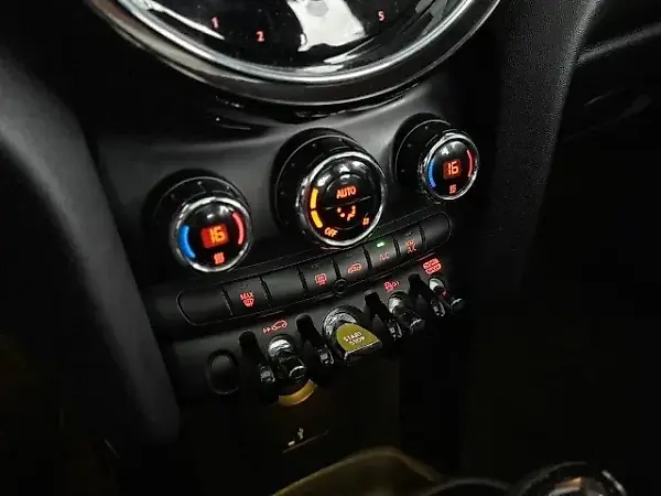 Mini Cooper SE - Imagem 7