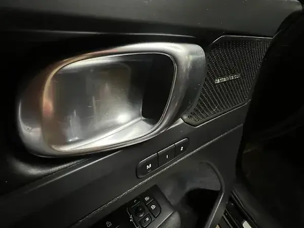 Volvo XC40 Recharge - Imagem 11