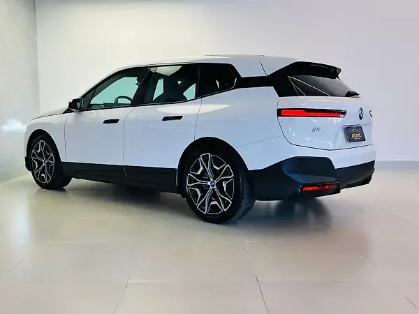 BMW Ix - Imagem 13