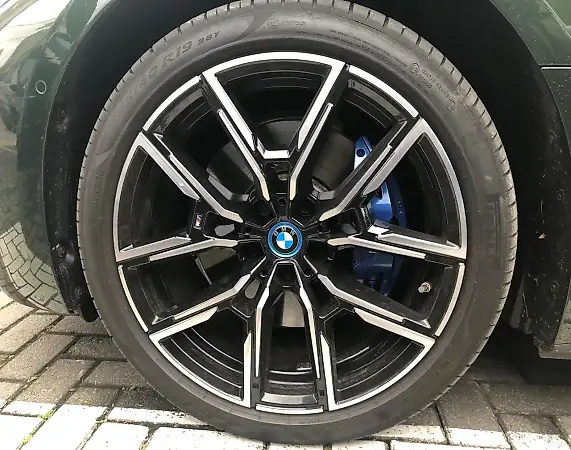 BMW I4 Edrive40 - Imagem 17