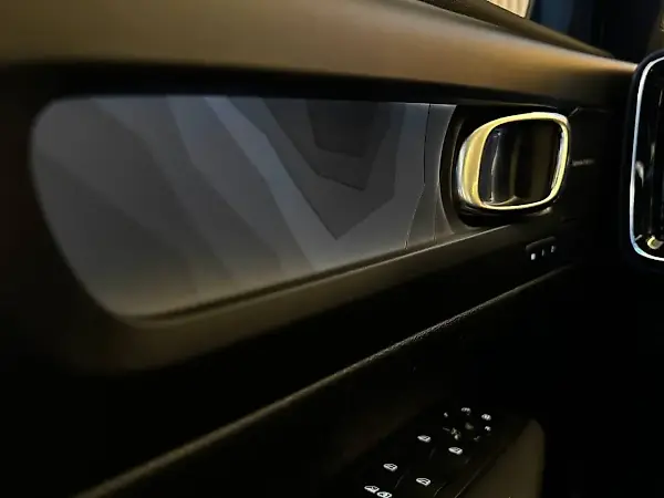 Volvo XC40 Recharge - Imagem 7