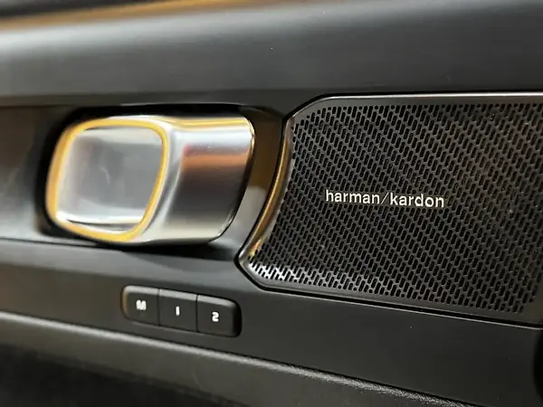 Volvo XC40 Recharge - Imagem 6