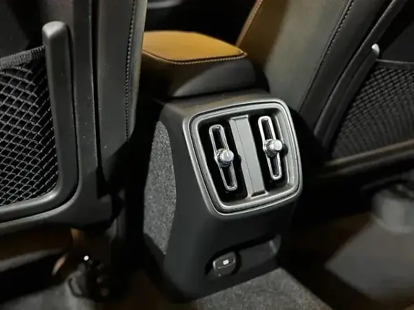Volvo XC40 Recharge - Imagem 10