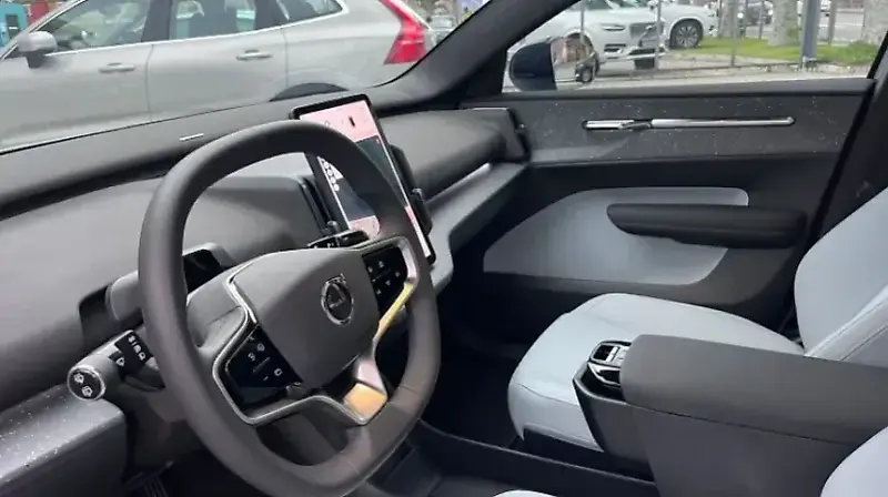 Volvo EX30 - Imagem 2