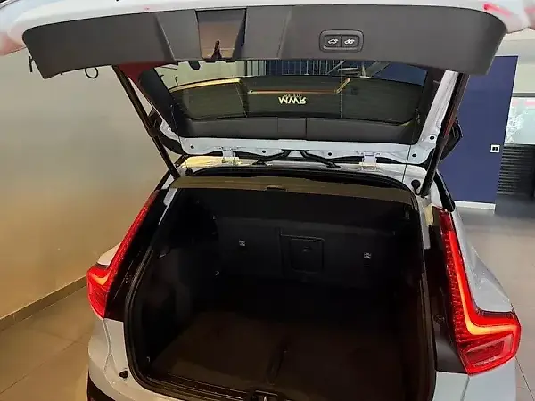 Volvo XC40 Recharge - Imagem 8