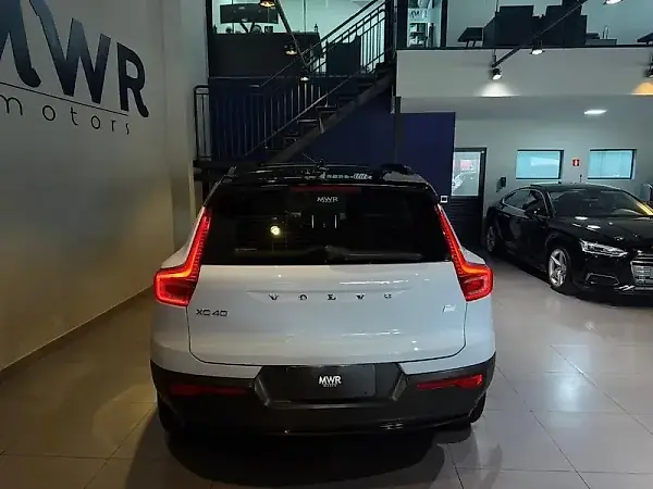 Volvo XC40 Recharge - Imagem 7