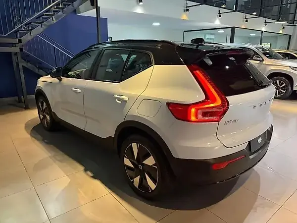 Volvo XC40 Recharge - Imagem 9