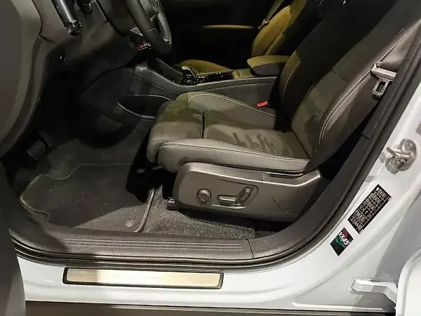 Volvo XC40 Recharge - Imagem 12