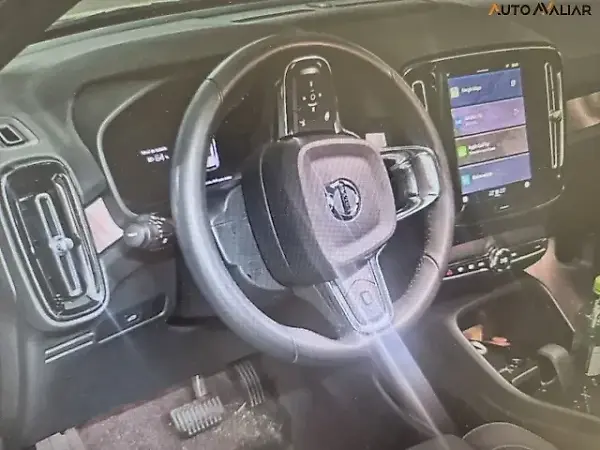 Volvo XC40 Recharge - Imagem 4