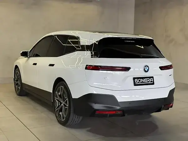 BMW Ix - Imagem 4