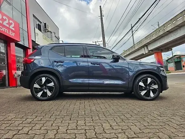 Volvo EX40 - Imagem 1