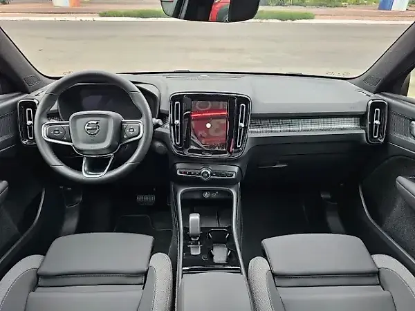 Volvo EX40 - Imagem 15
