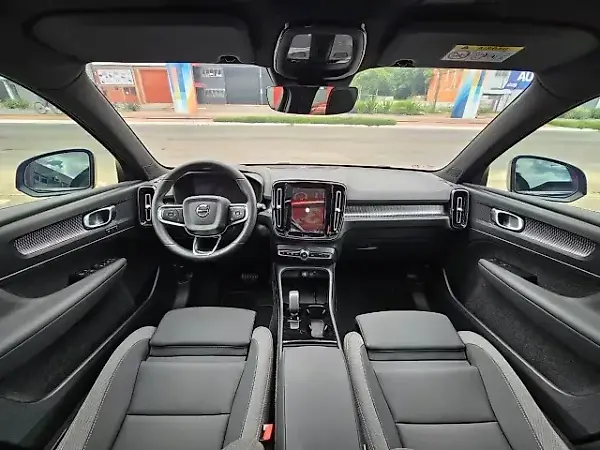 Volvo EX40 - Imagem 16