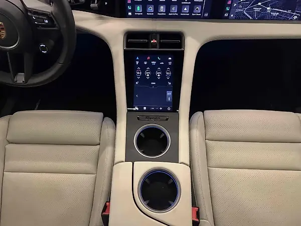 Porsche Taycan - Imagem 17
