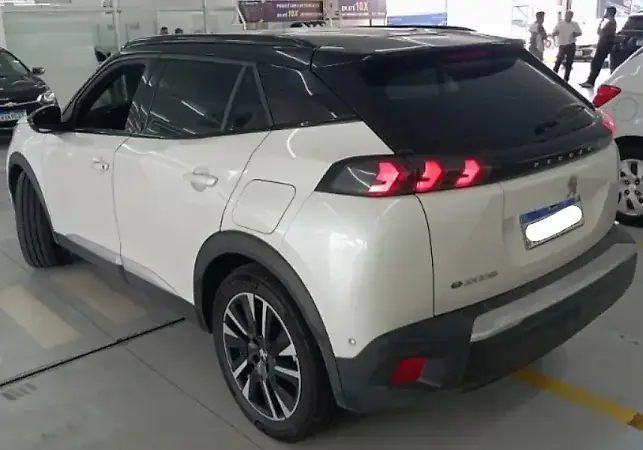 Peugeot E-2008 - Imagem 5