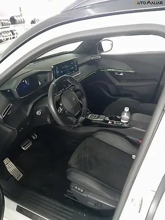 Peugeot E-2008 - Imagem 8