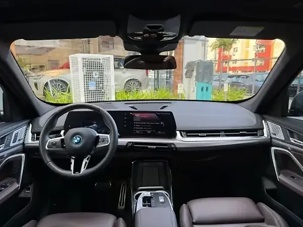 BMW IX1 - Imagem 11