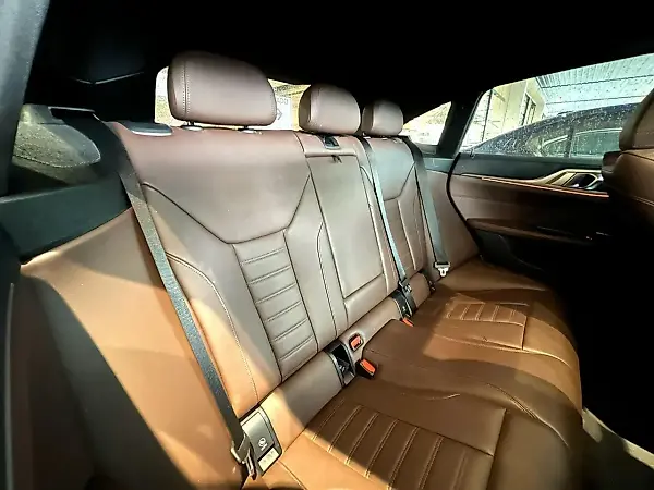 BMW I4 Edrive40 - Imagem 12