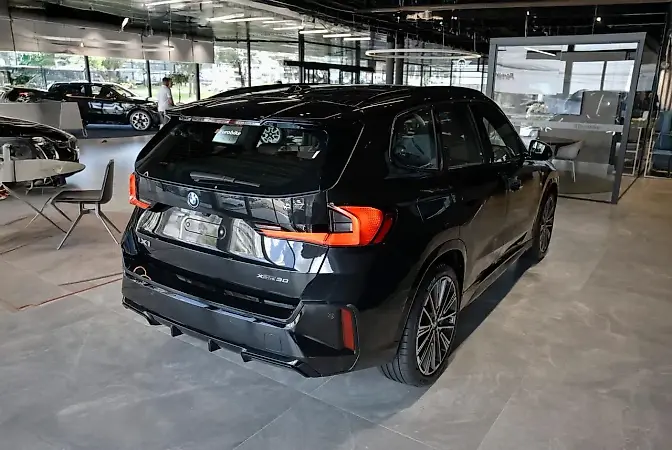 BMW IX1 - Imagem 3