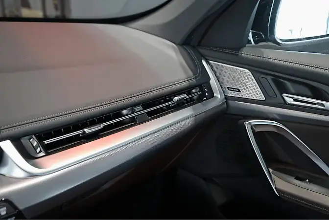 BMW IX1 - Imagem 12