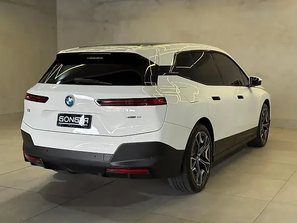 BMW Ix - Imagem 2