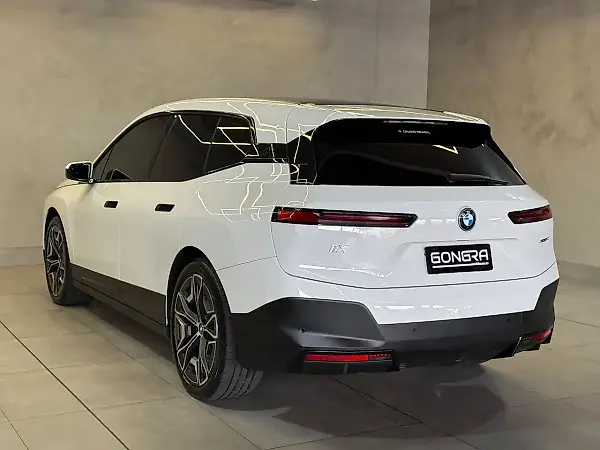 BMW Ix - Imagem 3