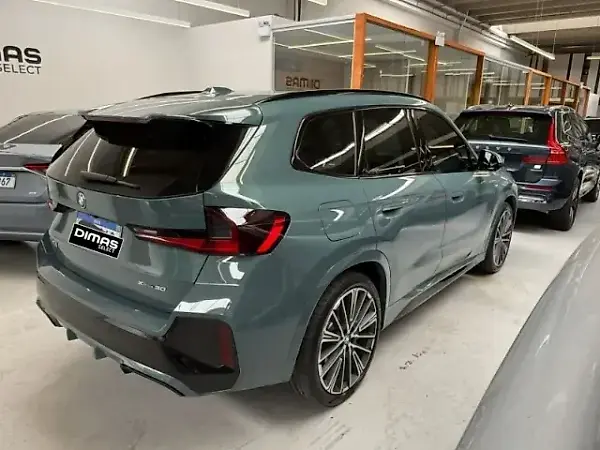 BMW IX1 - Imagem 11