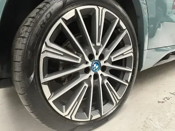 BMW IX1 - Imagem 14