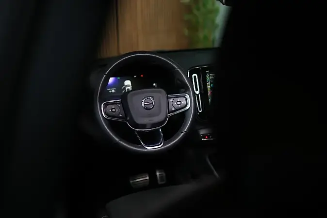 Volvo XC40 Recharge - Imagem 13