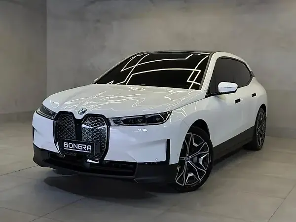 BMW Ix - Imagem 1