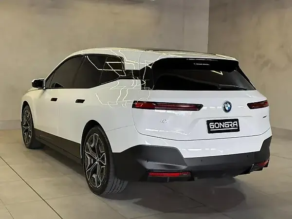 BMW Ix - Imagem 4