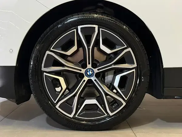 BMW Ix - Imagem 13
