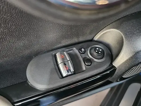 Mini Cooper SE - Imagem 13