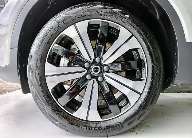 Volvo XC40 Recharge - Imagem 5