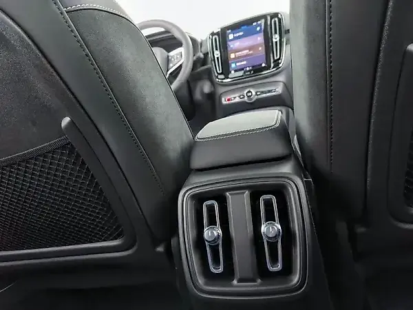 Volvo XC40 Recharge - Imagem 14