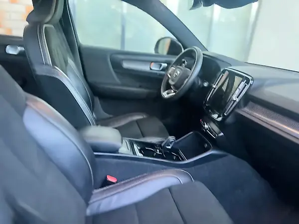 Volvo XC40 Recharge - Imagem 8