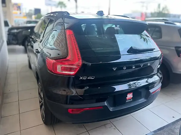 Volvo XC40 Recharge - Imagem 4