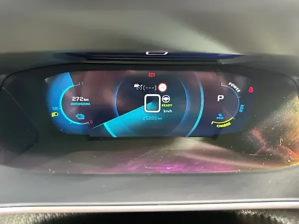 Peugeot E-2008 - Imagem 11