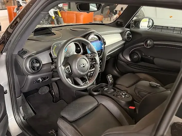 Mini Cooper SE - Imagem 13