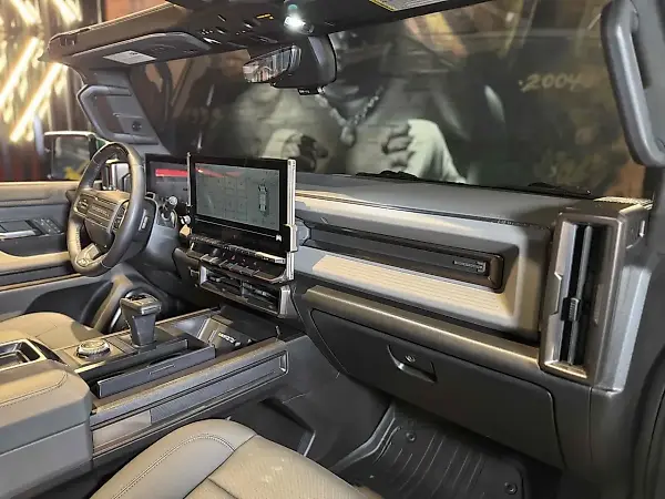 GMC Hummer EV SUV - Imagem 18