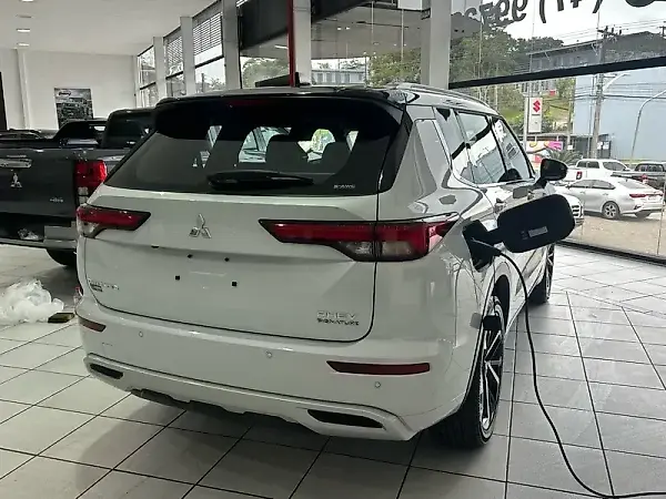 Mitsubishi Outlander - Imagem 3