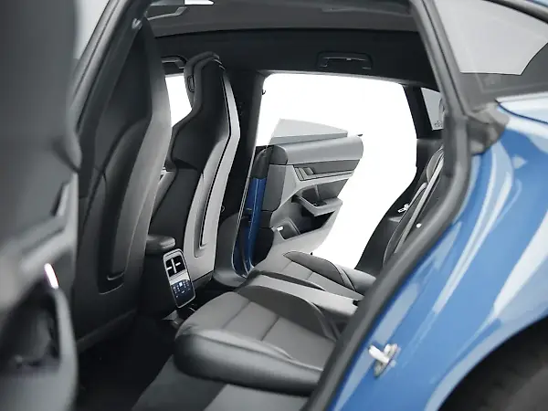 Porsche Taycan - Imagem 18