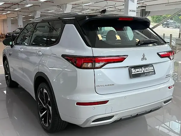 Mitsubishi Outlander - Imagem 6