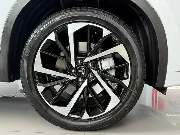Mitsubishi Outlander - Imagem 8